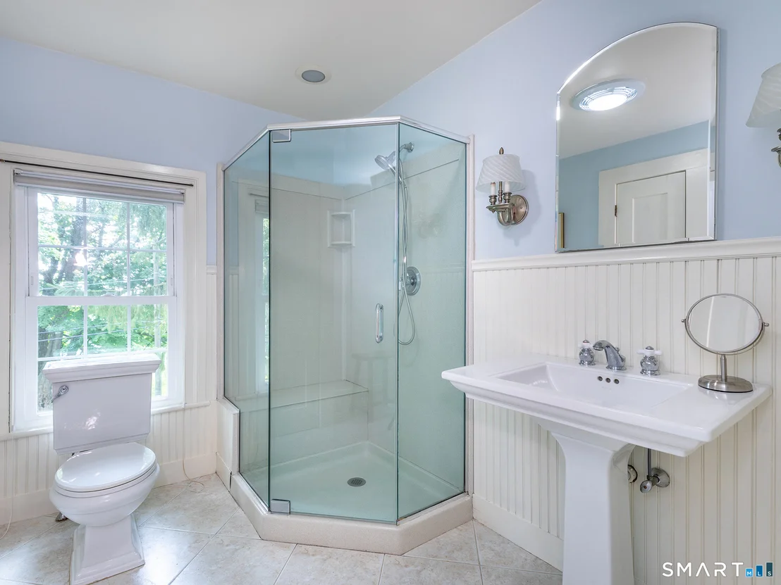 Photo of 552 Breakneck Hill Road