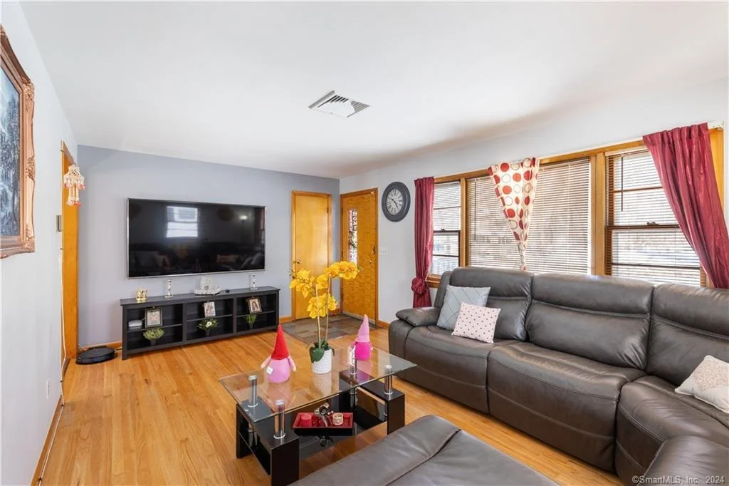 Photo of 498 Scott Road