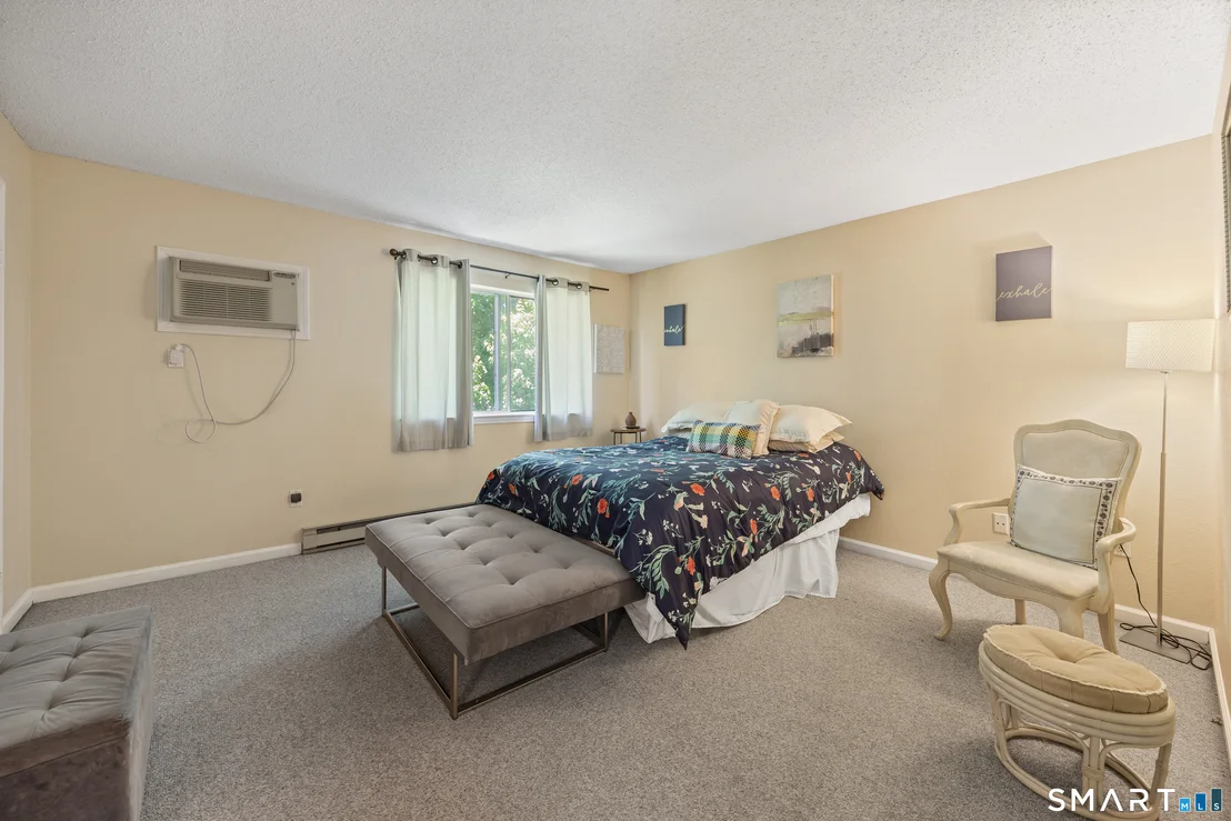 Photo of Unit 27F at 925 Oronoke Road