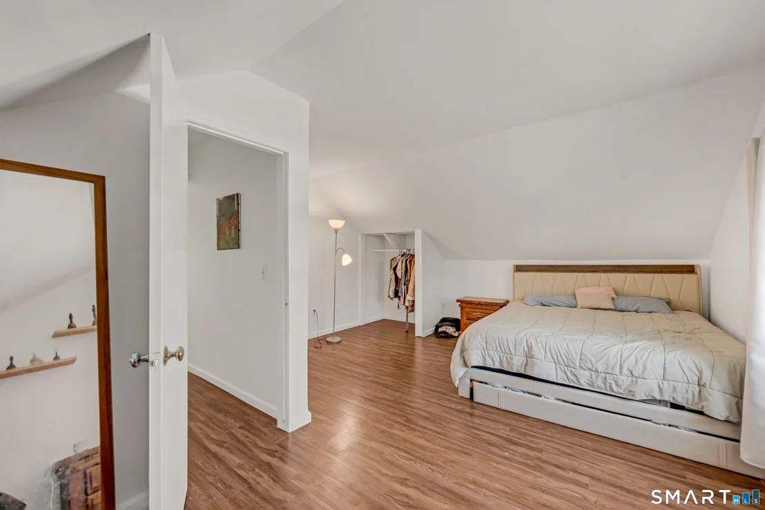 Photo of 325 Wakefield Boulevard