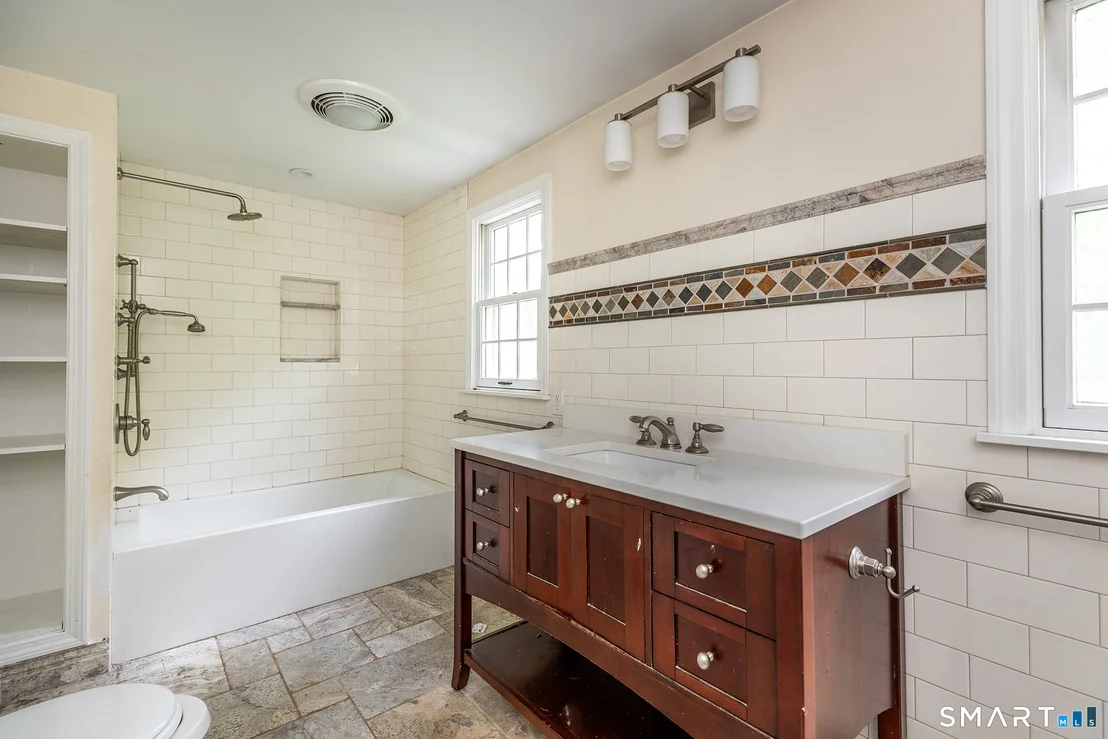Photo of 124 Botsford Hill Road