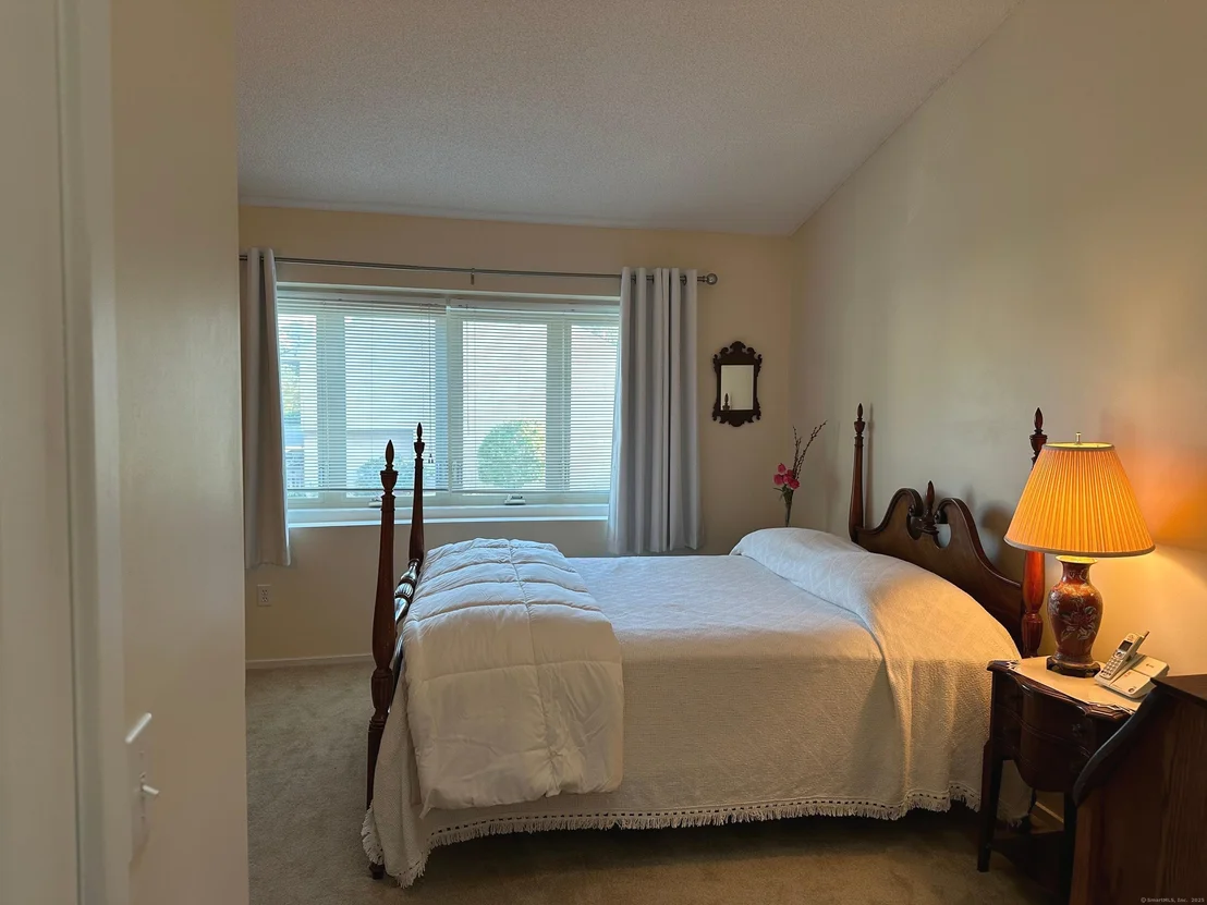 Photo of Unit APT23 at 827 Oronoke Road
