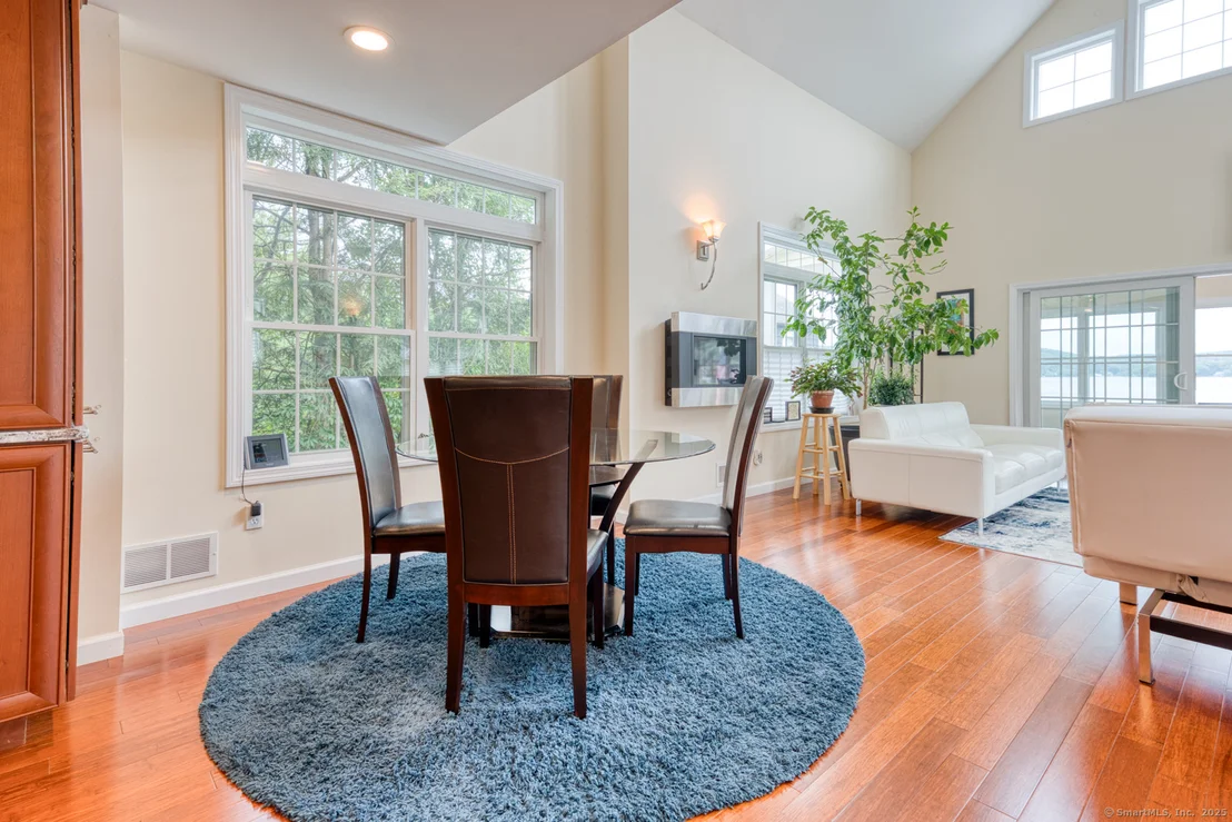 Photo of 722 Lake Drive