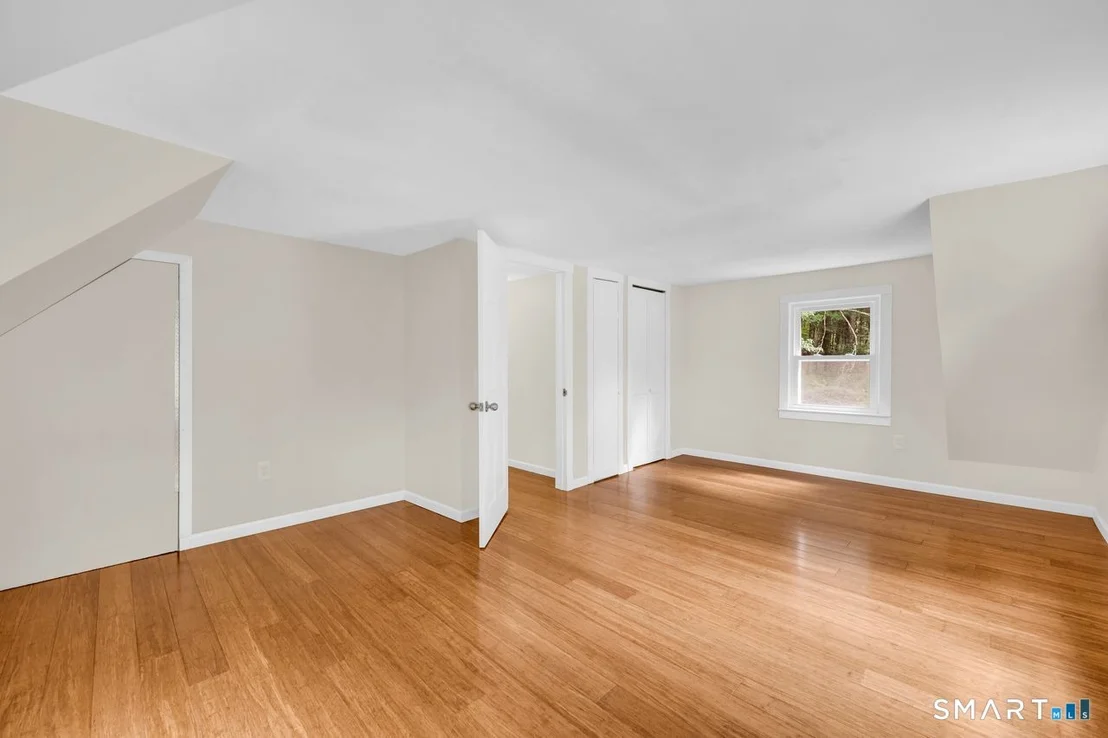 Photo of 425 Lakeside Road