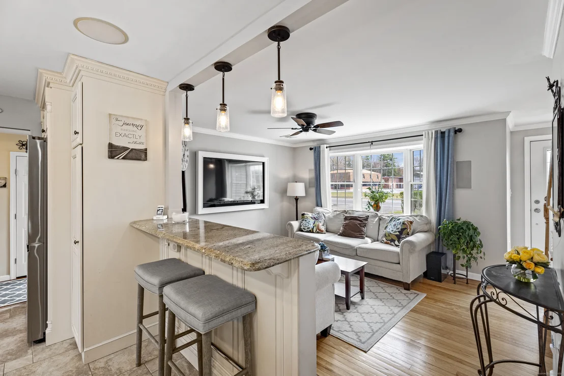 Photo of 511 Salmon Brook Street