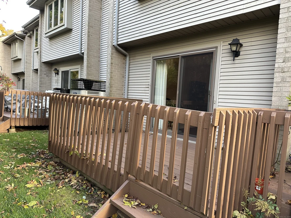 Photo of Unit APT23 at 827 Oronoke Road