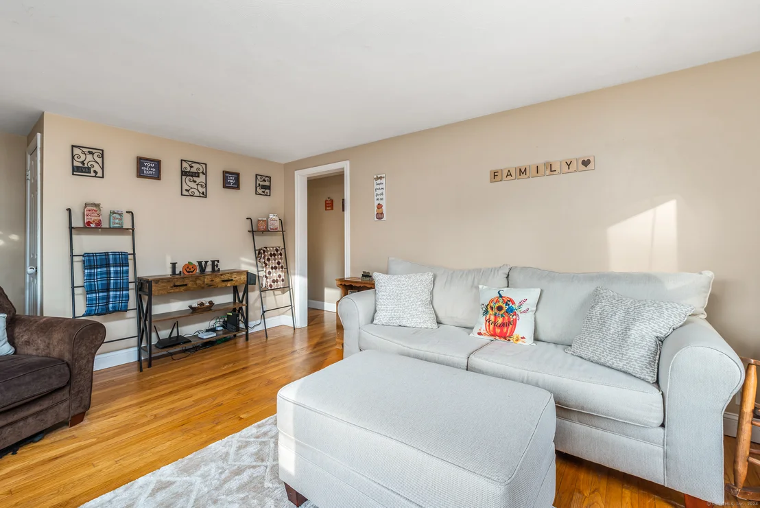 Photo of 7 Ridgefield Road