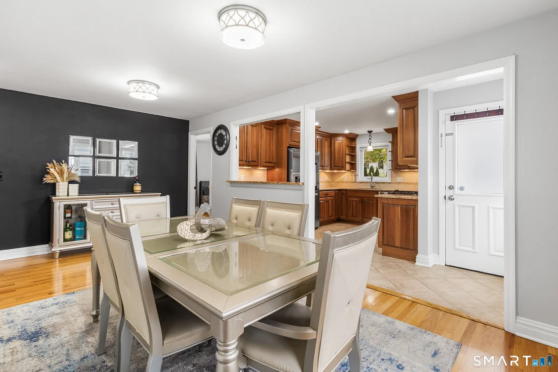 Photo of 1710 Stratfield Road