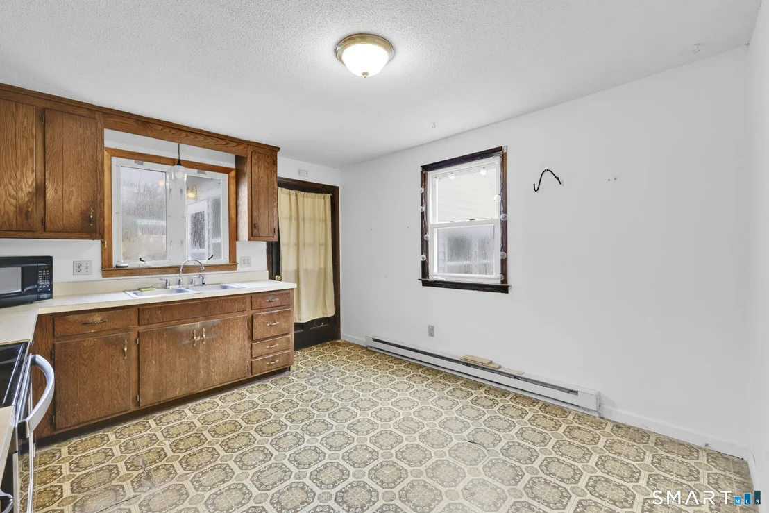 Photo of 1091 Flanders Road