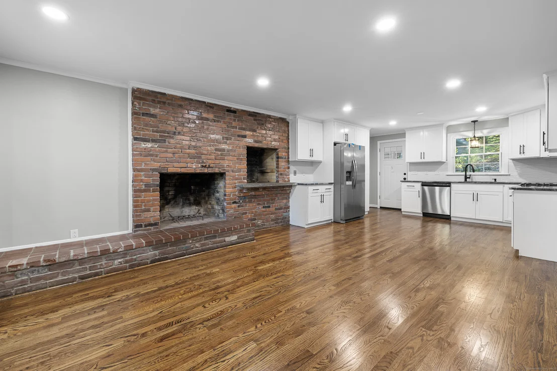Photo of 545 Simsbury Road