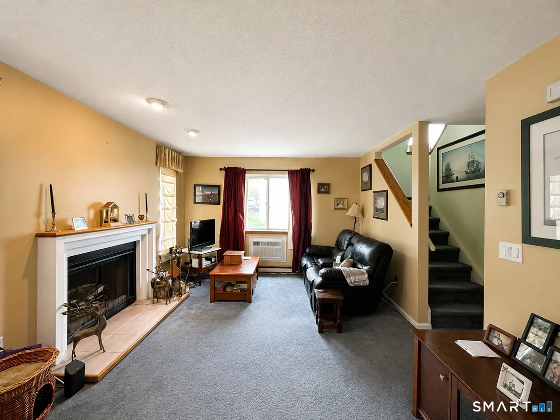 Photo of Unit 13J at 925 Oronoke Road