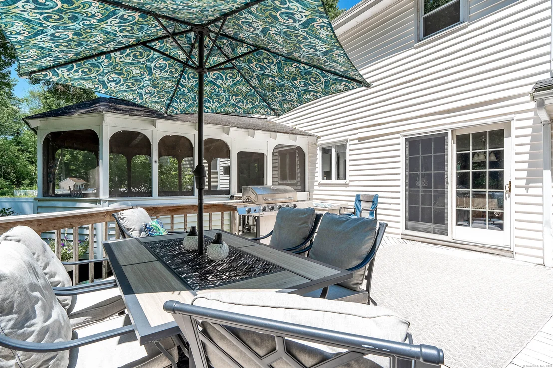 Photo of 302 Quarry Brook Drive