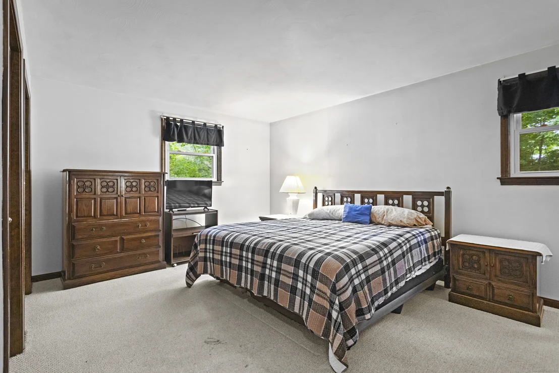 Photo of 1071 King Road