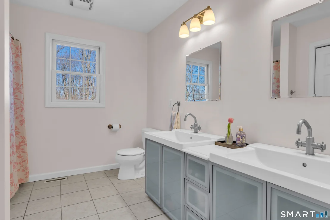 Photo of 322 Willow Road