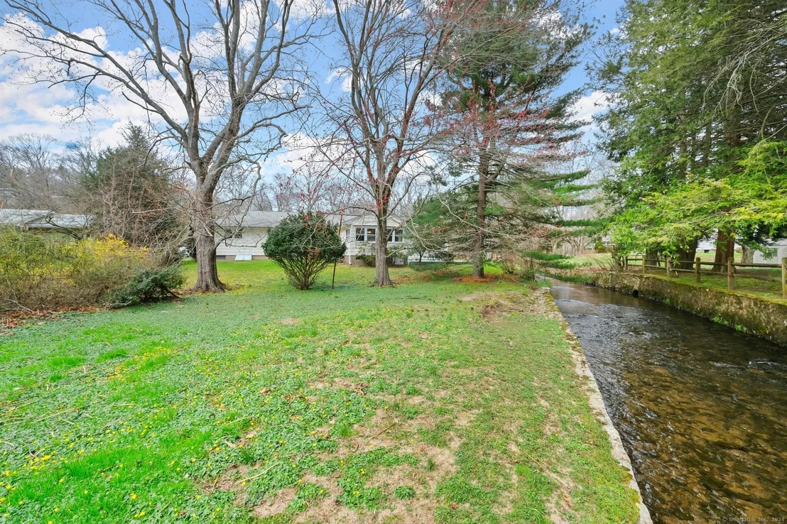 Photo of 90 Lu Manor Drive