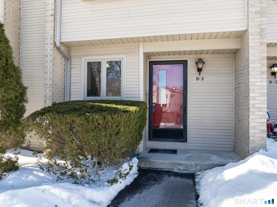 Photo of Unit APT82 at 827 Oronoke Road