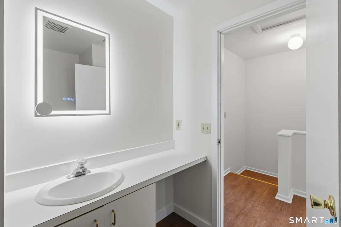 Photo of Unit APT82 at 827 Oronoke Road