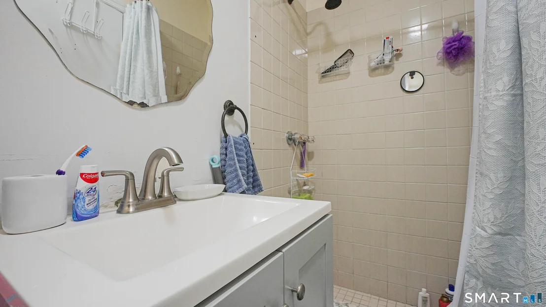 Photo of 46 Deforest Avenue