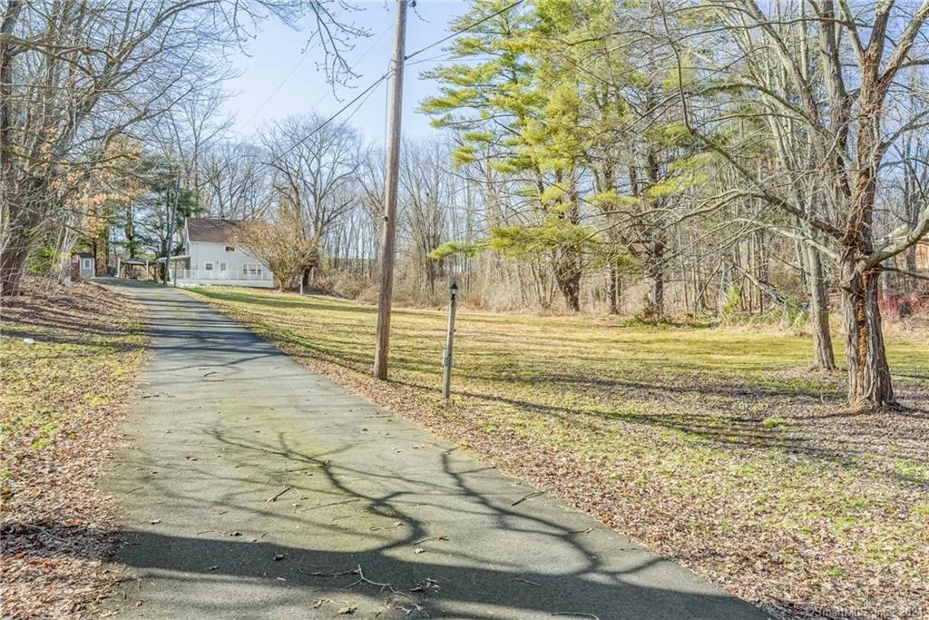 Photo of 6 Miles Avenue