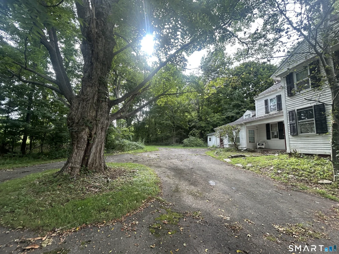 Photo of 433 Simsbury Road