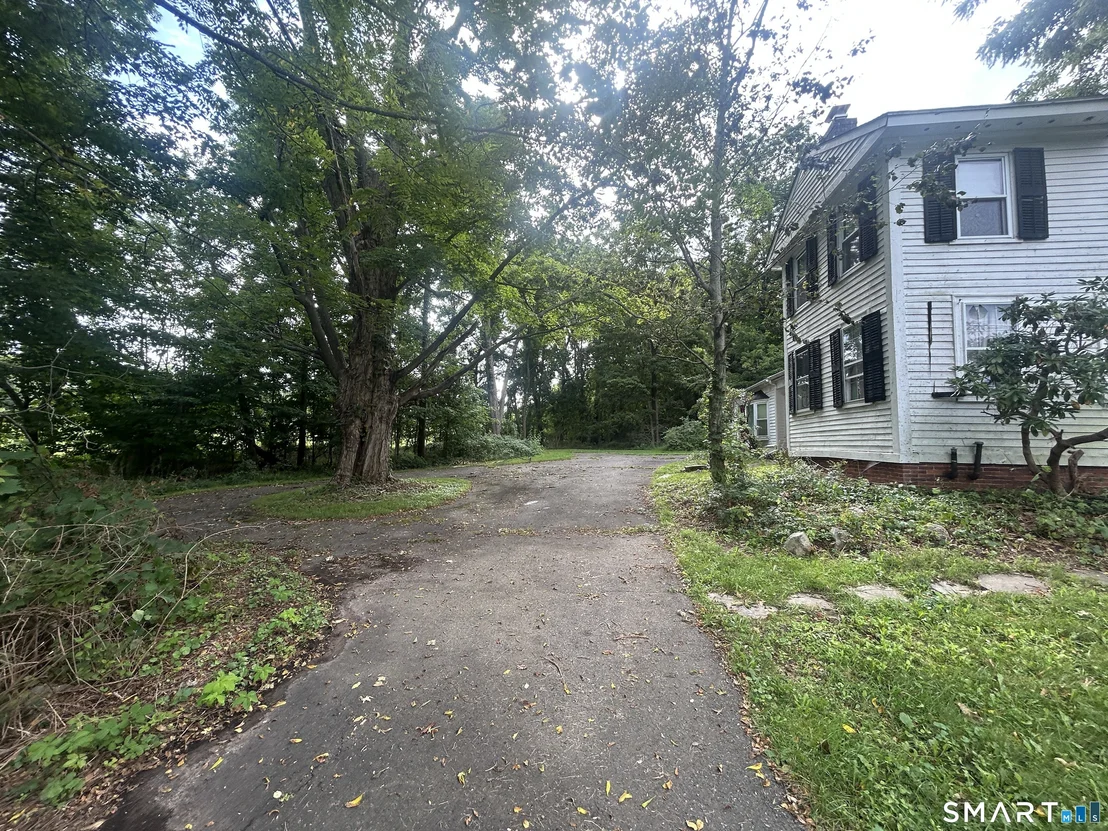 Photo of 433 Simsbury Road
