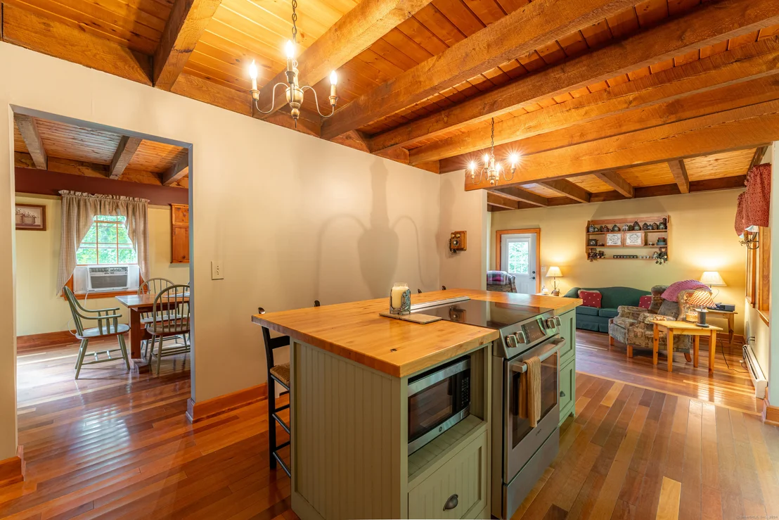Photo of 512 Squaw Rock Road