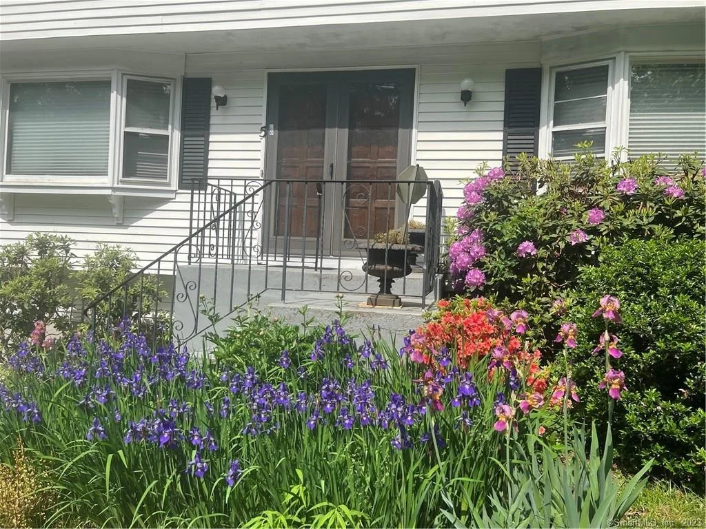 Photo of 5 Saxton Brook Drive