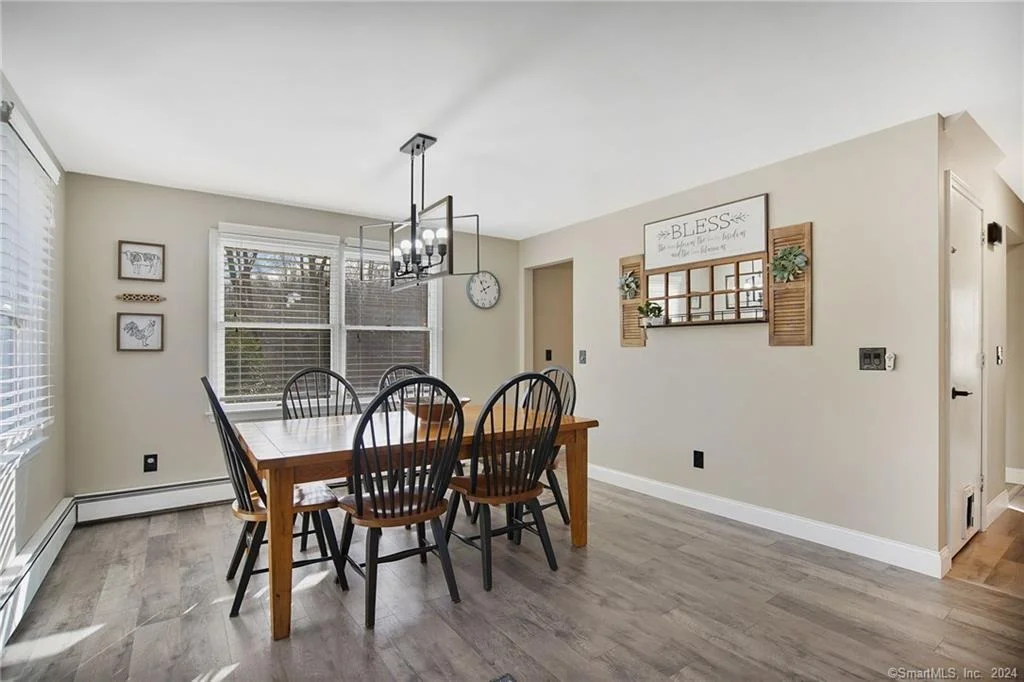 Photo of 986 Merrow Road