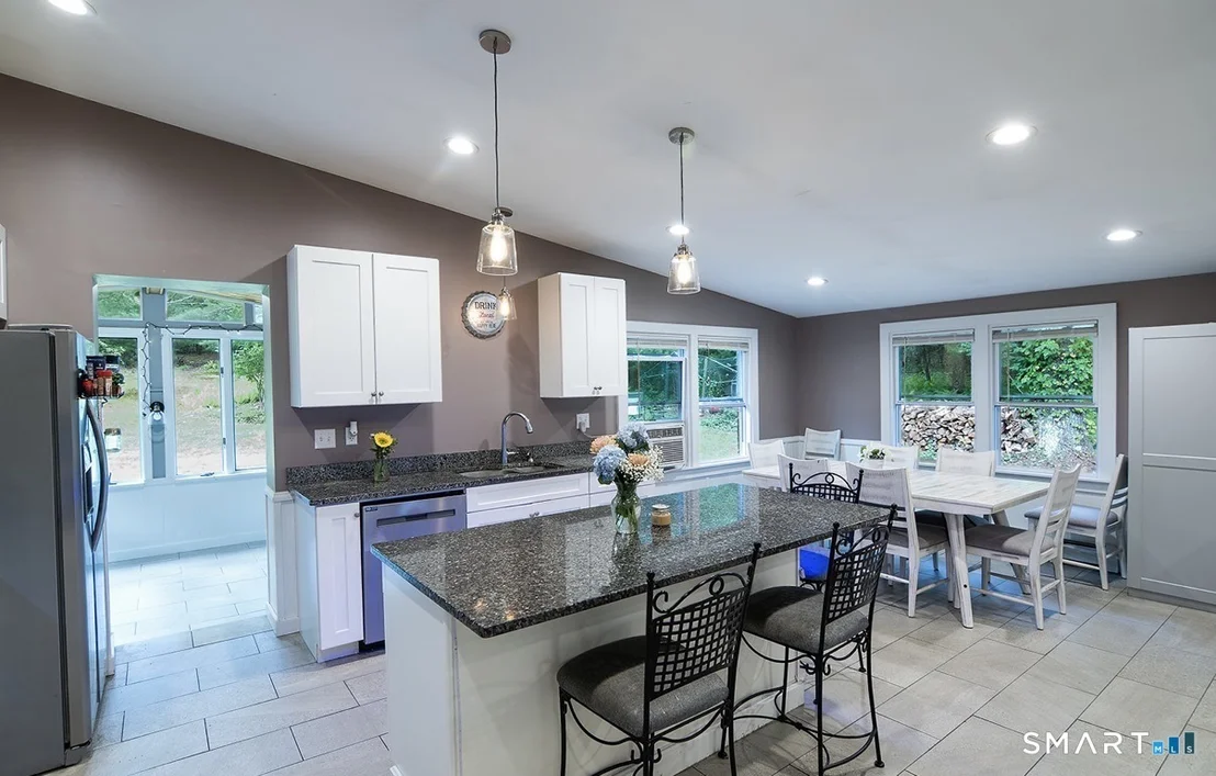 Photo of 686 Squaw Rock Road