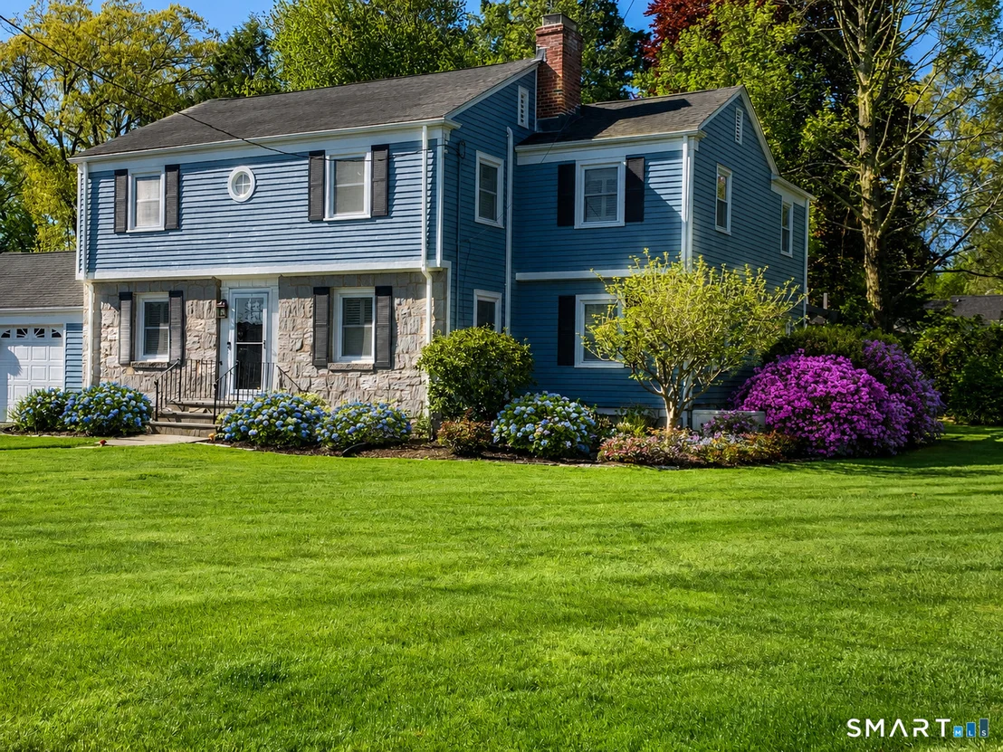 Photo of 140 Round Hill Road