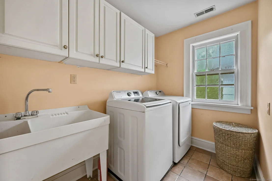 Photo of 330 Ridgefield Road