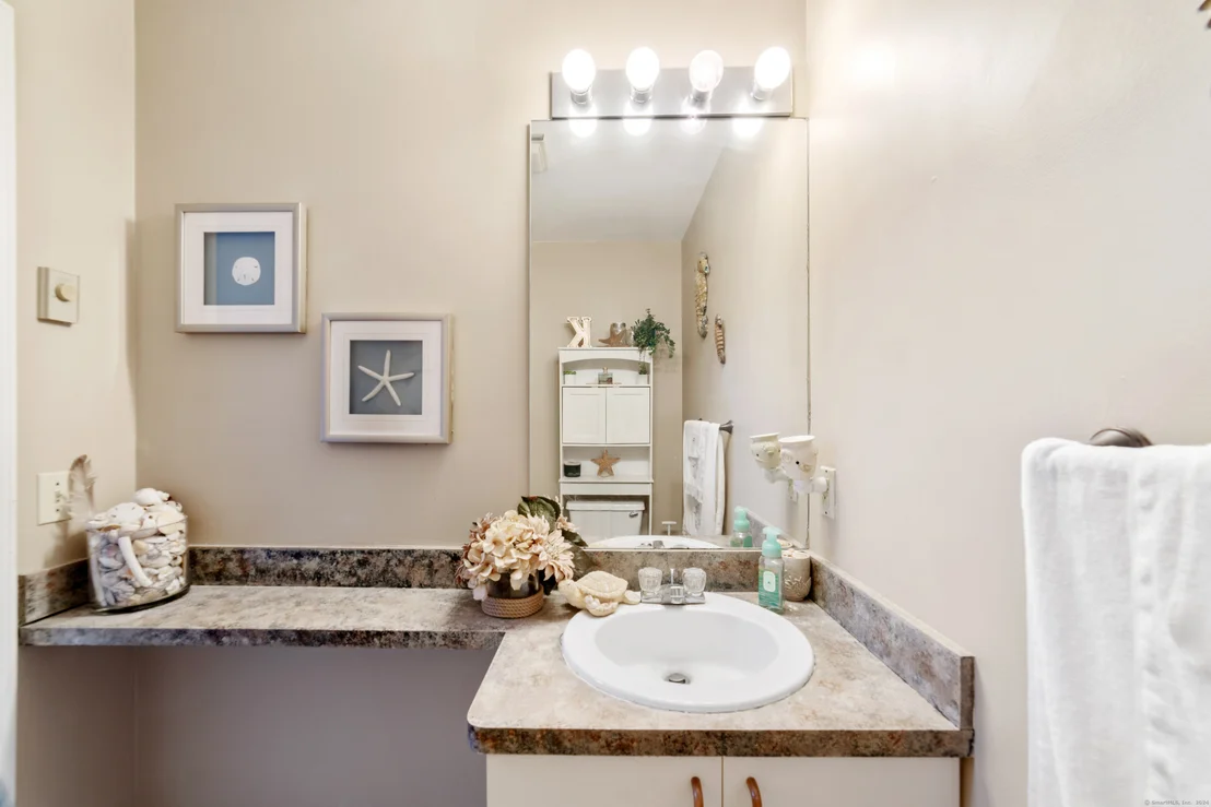 Photo of Unit APT68 at 19 Taft Point