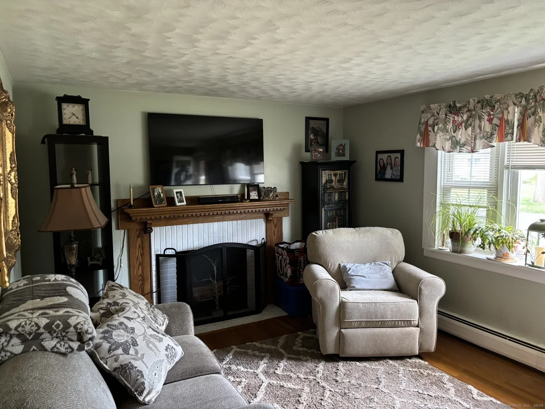 Photo of 30 Quaker Lane