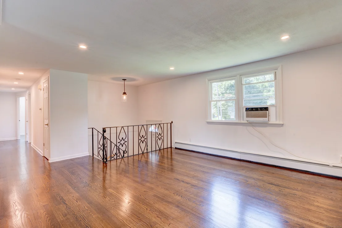 Photo of 586 Charles Street