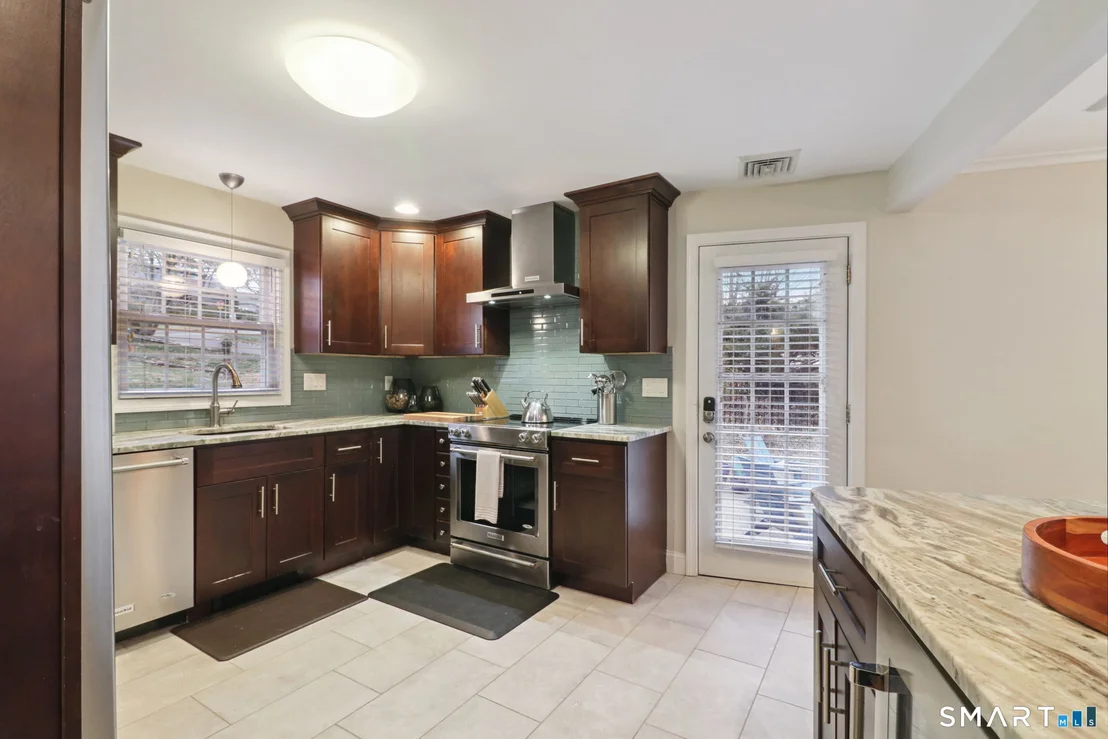 Photo of 51 Round Hill Road