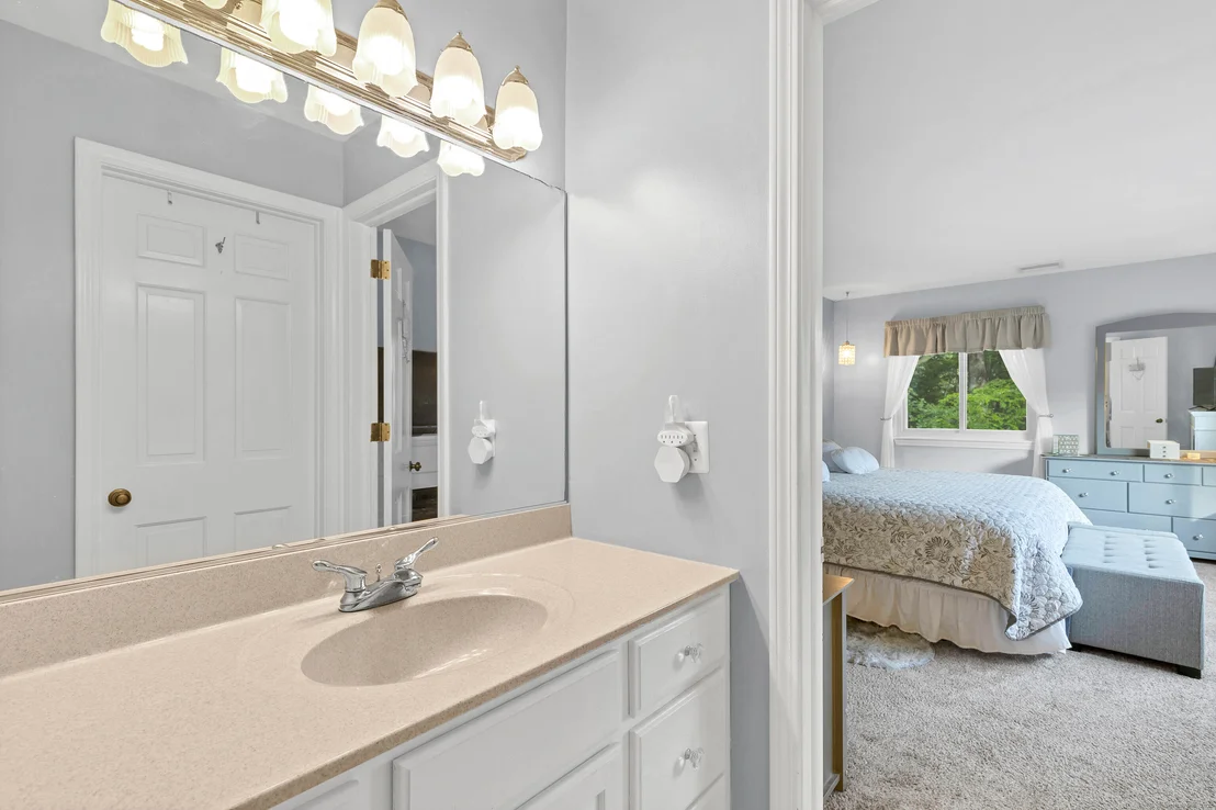 Photo of Unit APT9B at 91 Riverview Road