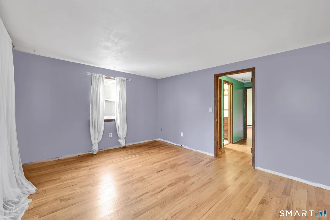 Photo of 1091 Flanders Road
