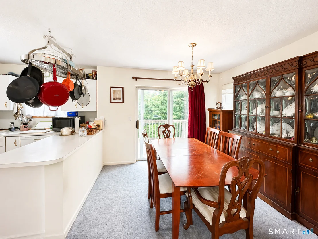 Photo of Unit 13J at 925 Oronoke Road