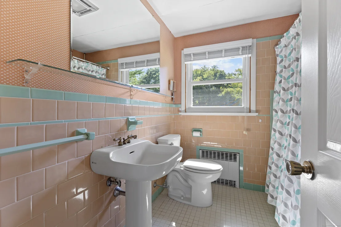 Photo of 43 Arrowhead Drive