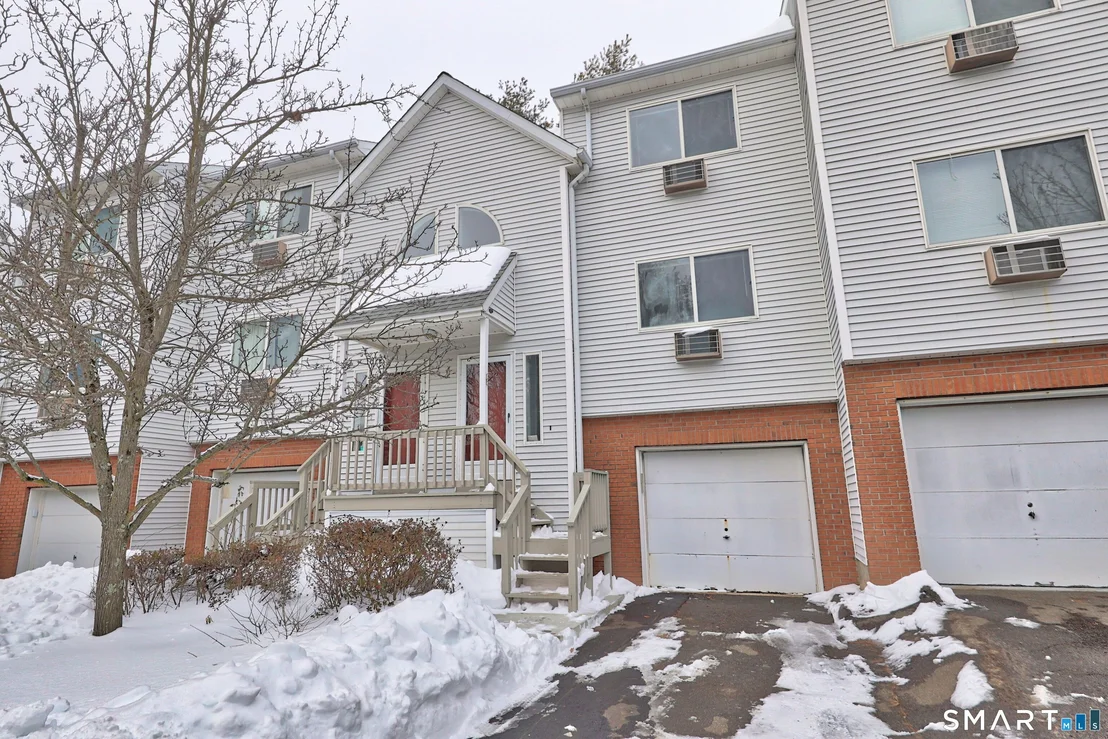 Photo of Unit 11D at 925 Oronoke Road