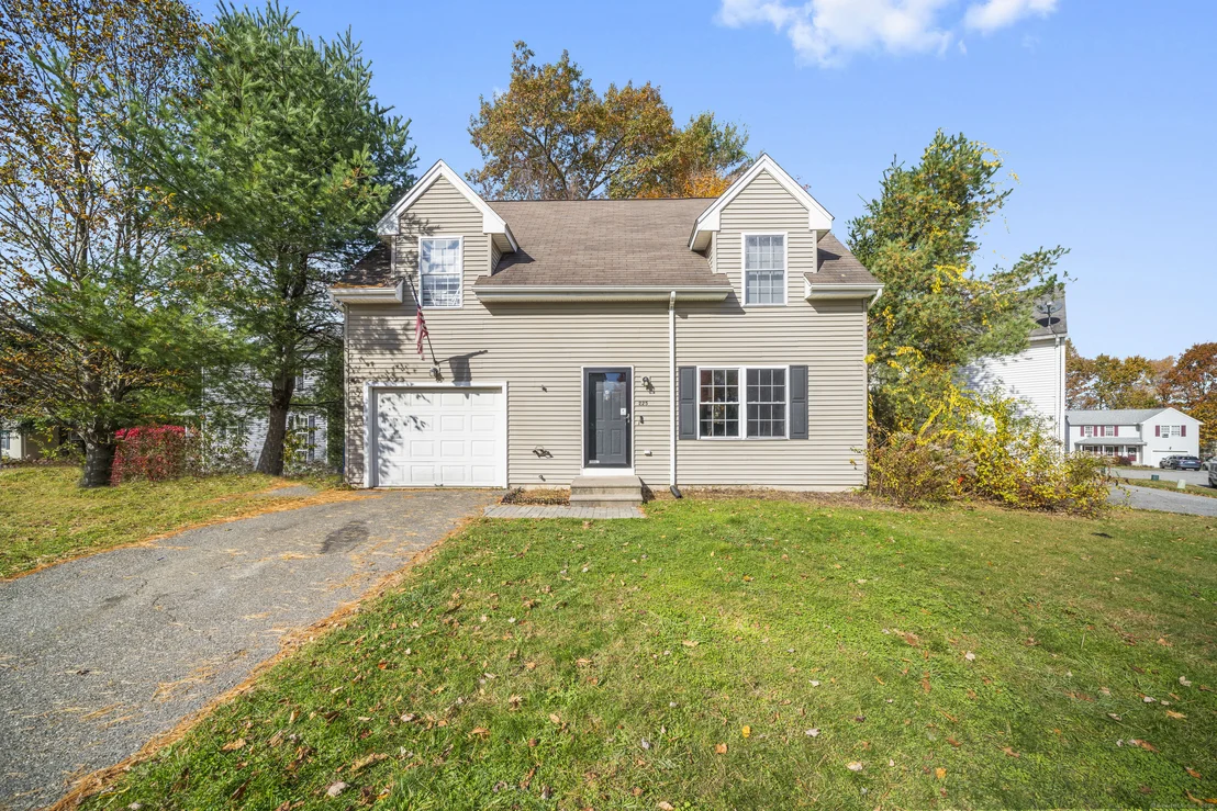 Photo of 225 White Oak Way
