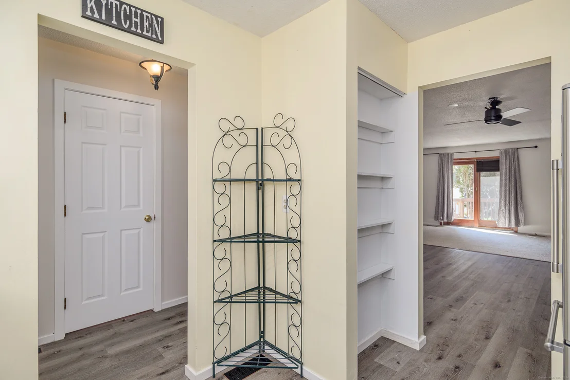 Photo of Unit APT41 at 827 Oronoke Road