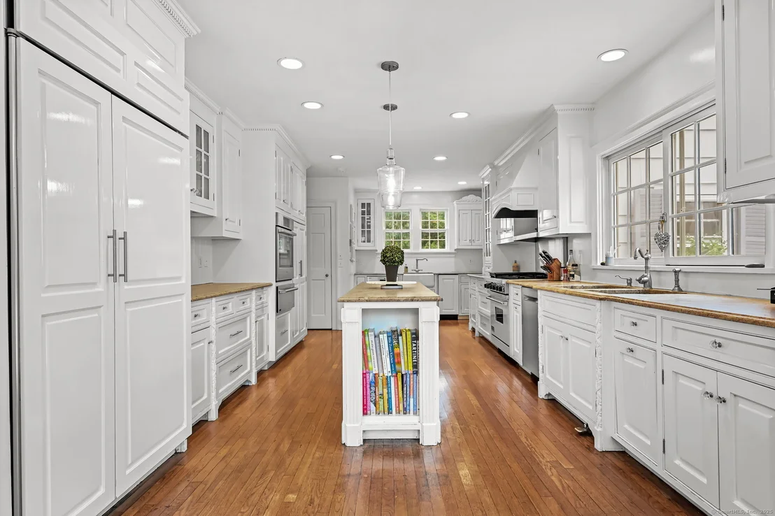 Photo of 330 Ridgefield Road