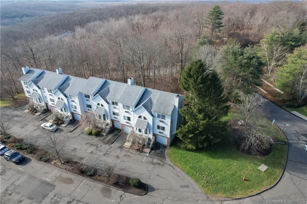 Photo of Unit 41D at 925 Oronoke Road