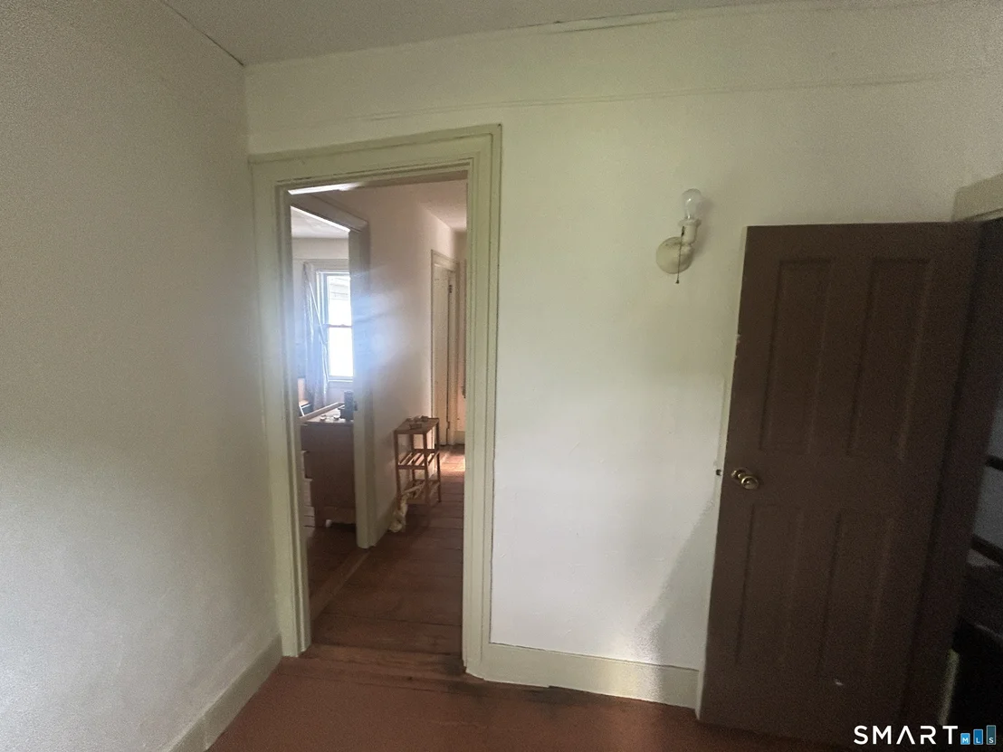 Photo of 433 Simsbury Road