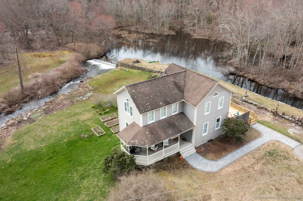 Photo of 25 Deep Hollow Road
