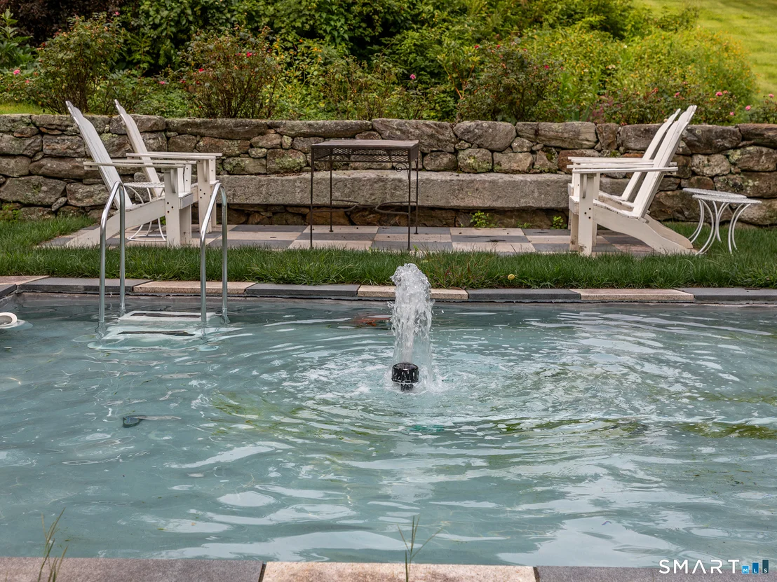 Photo of 552 Breakneck Hill Road