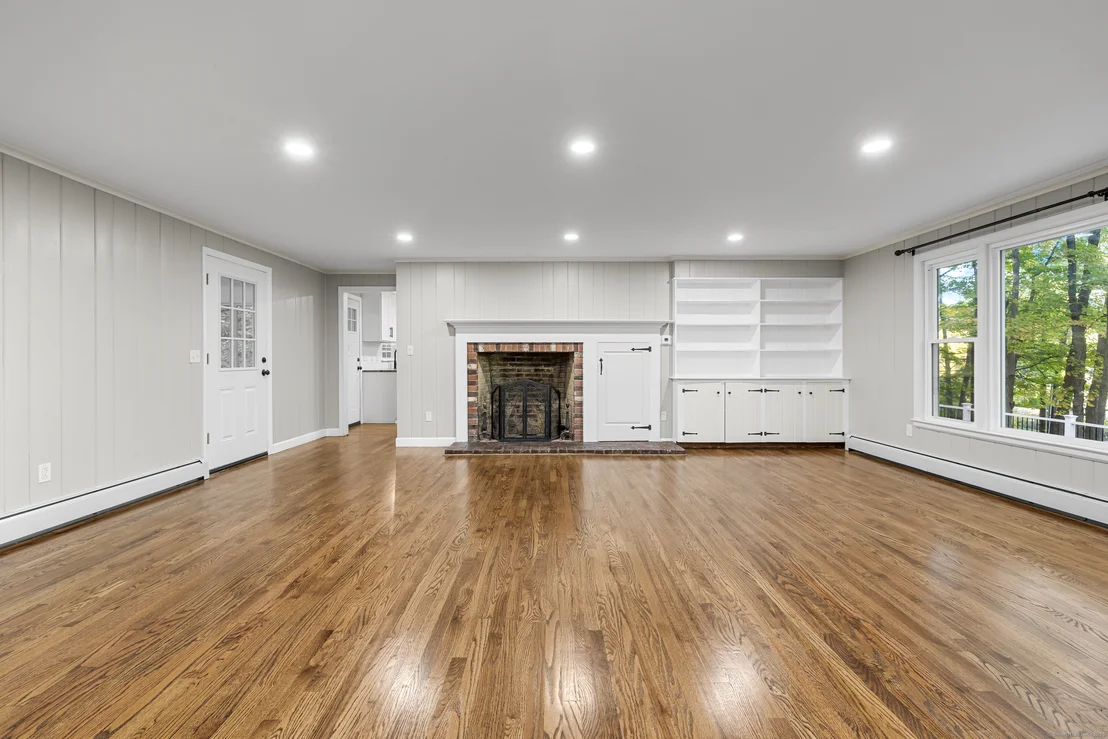 Photo of 545 Simsbury Road