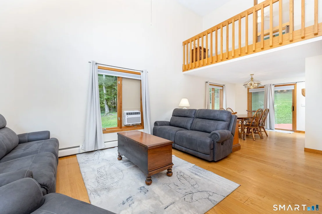 Photo of 1386 Cedar Swamp Road