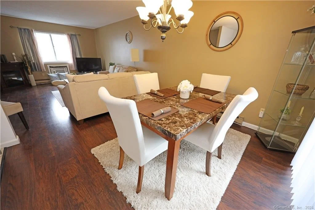 Photo of Unit 13E at 925 Oronoke Road